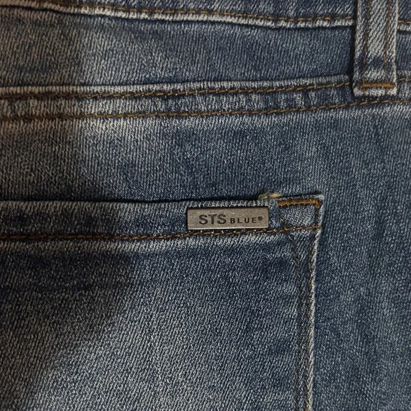 STS Blue Distressed Denim Shorts with Pom-Poms New with tags size 29 - Picture 8 of 10